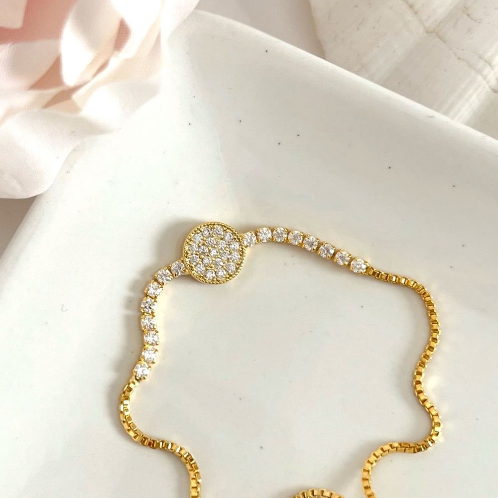 Round Rhinestone Bracelet - Picture 4 of 9